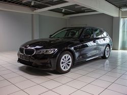 Schwarz Gebraucht 2022 BMW 318 Advantage Kombi | 15.499 € (Fairer Preis)