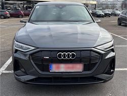 Grau Gebraucht 2021 Audi e-tron S-Line SUV | 33.000 € (Etwas zu teuer)