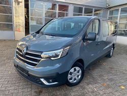 Grau Gebraucht 2022 Renault Trafic Life Van / Kleinbus | 24.999 € (Fairer Preis)