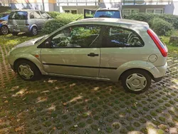 Silber Gebraucht 2004 Ford Fiesta Kleinwagen | 900 € (Guter Preis)