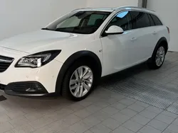 Weiß Gebraucht 2016 Opel Insignia Country Tourer Kombi | 5.500 €