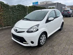 Weiß Gebraucht 2012 Toyota Aygo Cool Kleinwagen | 3.800 € (Fairer Preis)
