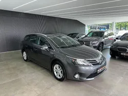 Grau Gebraucht 2012 Toyota Avensis Life Kombi | 9.950 € (Teuer)