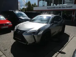Silber Gebraucht 2020 Lexus UX 250h SUV | 28.990 € (Etwas zu teuer)