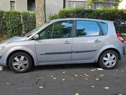 Gelb Gebraucht 2005 Renault Mégane GrandTour Kombi | 3.500 € (Teuer)