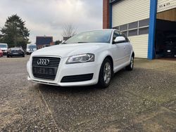 Weiß Gebraucht 2010 Audi A3 Sportback Attraction Limousine | 4.990 € (Fairer Preis)