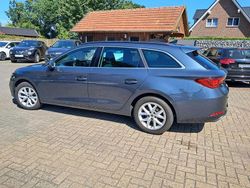 Grau Gebraucht 2023 Seat Leon Style Limousine | 17.800 € (Guter Preis)