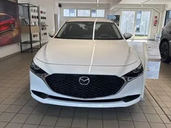 Weiß Neu 2025 Mazda 3 Center-Line Limousine | 27.680 € (Fairer Preis)
