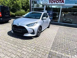 Shimmering silber metallic Neu 2025 Toyota Yaris Hybrid Kleinwagen | 28.950 € (Teuer)