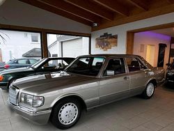 Silber Gebraucht 1989 Mercedes E300 Limousine | 11.990 €