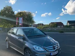 Grau Gebraucht 2009 Mercedes B180 Van / Kleinbus | 4.300 € (Fairer Preis)