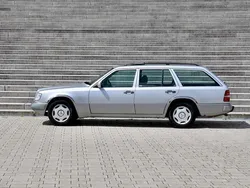 Silber Gebraucht 1995 Mercedes 200 Kombi | 3.950 €