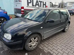 Schwarz Gebraucht 2001 VW Golf IV Trendline Limousine | 350 €