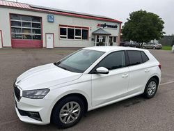 Candyweiss Gebraucht 2024 Skoda Fabia Selection Kleinwagen | 17.880 € (Guter Preis)