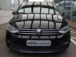 Schwarz Gebraucht 2023 VW Touran Highline Van / Kleinbus | 29.990 € (Fairer Preis)