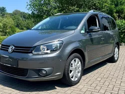 Grau Gebraucht 2013 VW Touran Life Van / Kleinbus | 9.490 € (Fairer Preis)