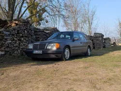 Silber Gebraucht 1991 Mercedes E230 Kombi | 3.499 €