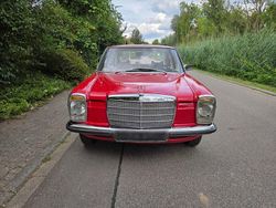 Rot Gebraucht 1974 Mercedes W115 Limousine | 8.500 €