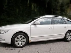 Weiß Gebraucht 2012 Skoda Superb Elegance Kombi | 6.700 € (Guter Preis)
