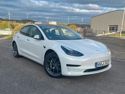 Weiß Gebraucht 2022 Tesla Model 3 Standard Range Limousine | 23.700 € (Superpreis)