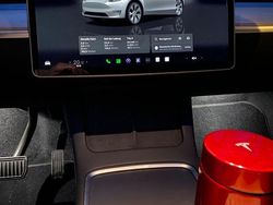 Weiß Gebraucht 2024 Tesla Model Y Long Range RWD SUV | 36.900 € (Fairer Preis)