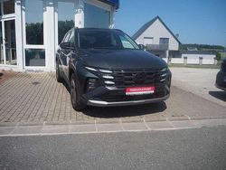 Cypress green Neu 2025 Hyundai Tucson Essential SUV | 30.489 € (Superpreis)