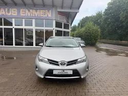 Silber Gebraucht 2015 Toyota Auris Edition Limousine | 8.990 € (Superpreis)