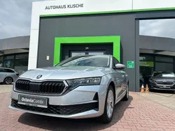 Silber Gebraucht 2024 Skoda Octavia Selection Kombi | 28.700 € (Teuer)