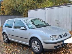 Silber Gebraucht 2001 VW Golf IV Kleinwagen | 1.500 € (Fairer Preis)