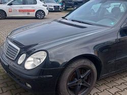 Schwarz Gebraucht 2004 Mercedes E220 Elegance Limousine | 2.500 € (Etwas zu teuer)