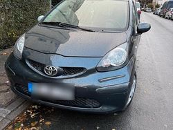 Grau Gebraucht 2006 Toyota Aygo Cool Kleinwagen | 2.999 € (Teuer)
