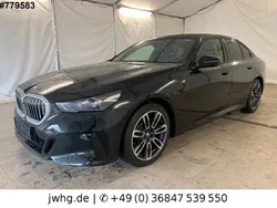 Saphirschwarz (metallic) Gebraucht 2024 BMW 520 M Sport Limousine | 53.950 € (Fairer Preis)