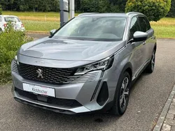 Grau Gebraucht 2021 Peugeot 5008 Allure Van / Kleinbus | 22.990 € (Fairer Preis)