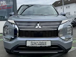 Mondsteingrau Neu 2025 Mitsubishi Outlander P-HEV Plus SUV | 44.690 € (Superpreis)