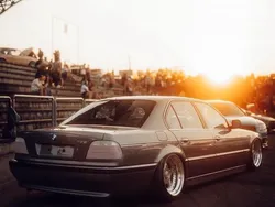 Silber Gebraucht 1996 BMW 735 Limousine | 17.999 €