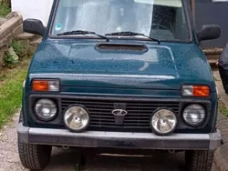 Grün Gebraucht 2011 Lada niva SUV | 7.555 € (Teuer)