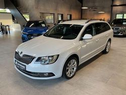 Weiß Gebraucht 2015 Skoda Superb Exclusive Kombi | 9.480 € (Fairer Preis)