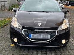 Rot Gebraucht 2012 Peugeot 208 Kleinwagen | 4.800 € (Fairer Preis)
