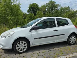 Weiß Gebraucht 2012 Renault Clio IV Limousine | 1.150 € (Superpreis)