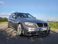 Grau Gebraucht 2009 BMW 330 M Performance Kombi | 10.500 €