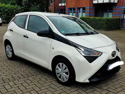 Weiß Gebraucht 2020 Toyota Aygo X-play Kleinwagen | 9.500 € (Fairer Preis)