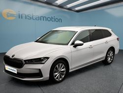 Weiß Gebraucht 2024 Skoda Superb Kombi | 33.999 € (Guter Preis)