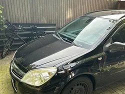Schwarz Gebraucht 2007 Opel Astra Kombi | 700 €