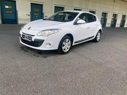 Weiß Gebraucht 2011 Renault Mégane III Limousine | 1.850 € (Superpreis)