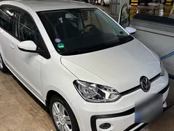 Weiß Gebraucht 2018 VW up! Kleinwagen | 9.999 €