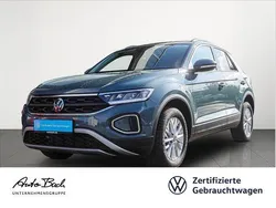 Blau (petroleum blue metallic) Gebraucht 2024 VW T-Roc Life SUV | 22.980 € (Guter Preis)
