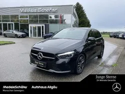 Lack kosmosschwarz Gebraucht 2024 Mercedes B180 Progressive Van / Kleinbus | 30.770 € (Guter Preis)