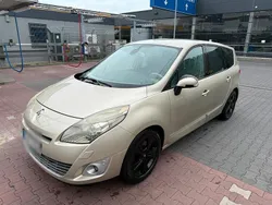 Gold Gebraucht 2010 Renault Scénic III Van / Kleinbus | 2.500 €