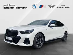 Weiß Gebraucht 2024 BMW 520 M Sport Limousine | 52.898 € (Superpreis)