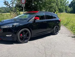 Schwarz Gebraucht 2015 Ford Focus ST-Line Kombi | 8.200 € (Guter Preis)
